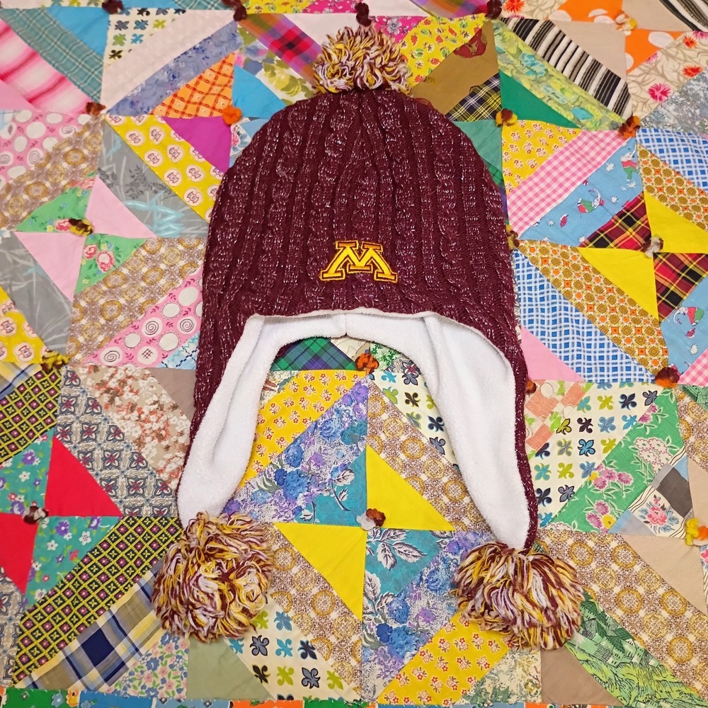 Vintage Minnesota Golden Gophers Pom Beanie Hat Maroon Ear Flap NCAA Winter